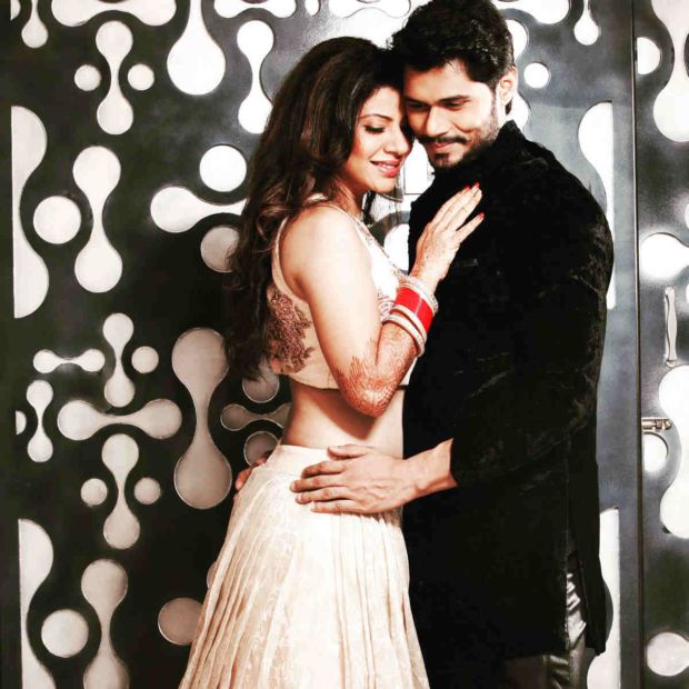 Ex Bigg Boss Contestant Sambhavna Seth's ROMANTIC Photoshoot With Hubby